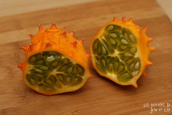 découvrez le kiwano, un fruit exotique au goût unique et rafraîchissant. avec sa peau jaune-orange et ses graines juteuses, ce superfruit d'origine africaine allie originalité et bienfaits. explorez ses vertus nutritives et apprenez comment l'intégrer dans vos recettes pour une explosion de saveurs.